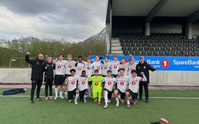 16-åringer biter fra seg i 6. divisjon: – Vi prøver å springe rundt dem